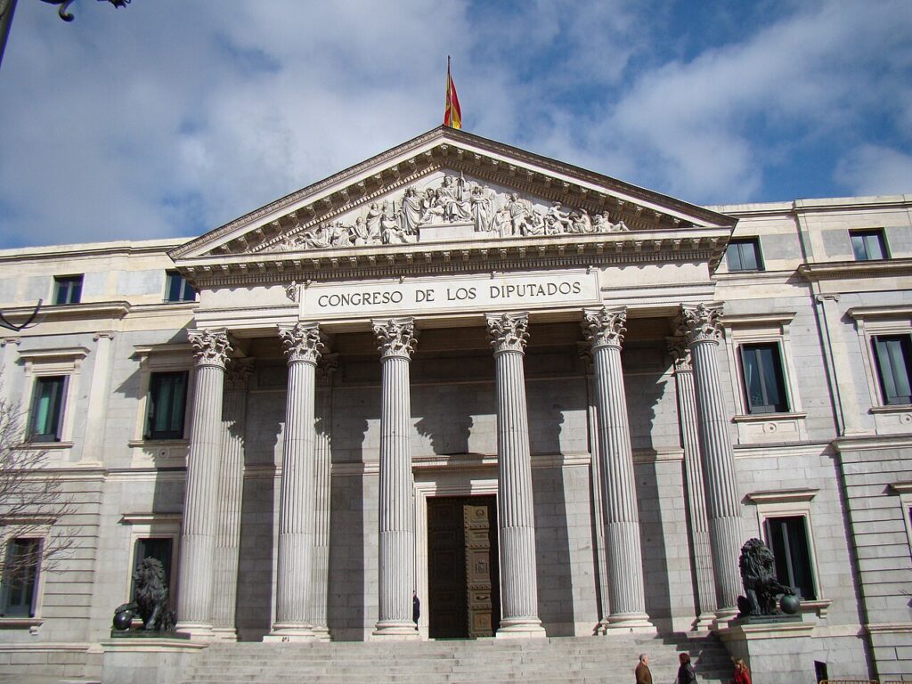 Fachada del Palacio de las Cortes, sede del Congreso de los Diputados, en Madrid